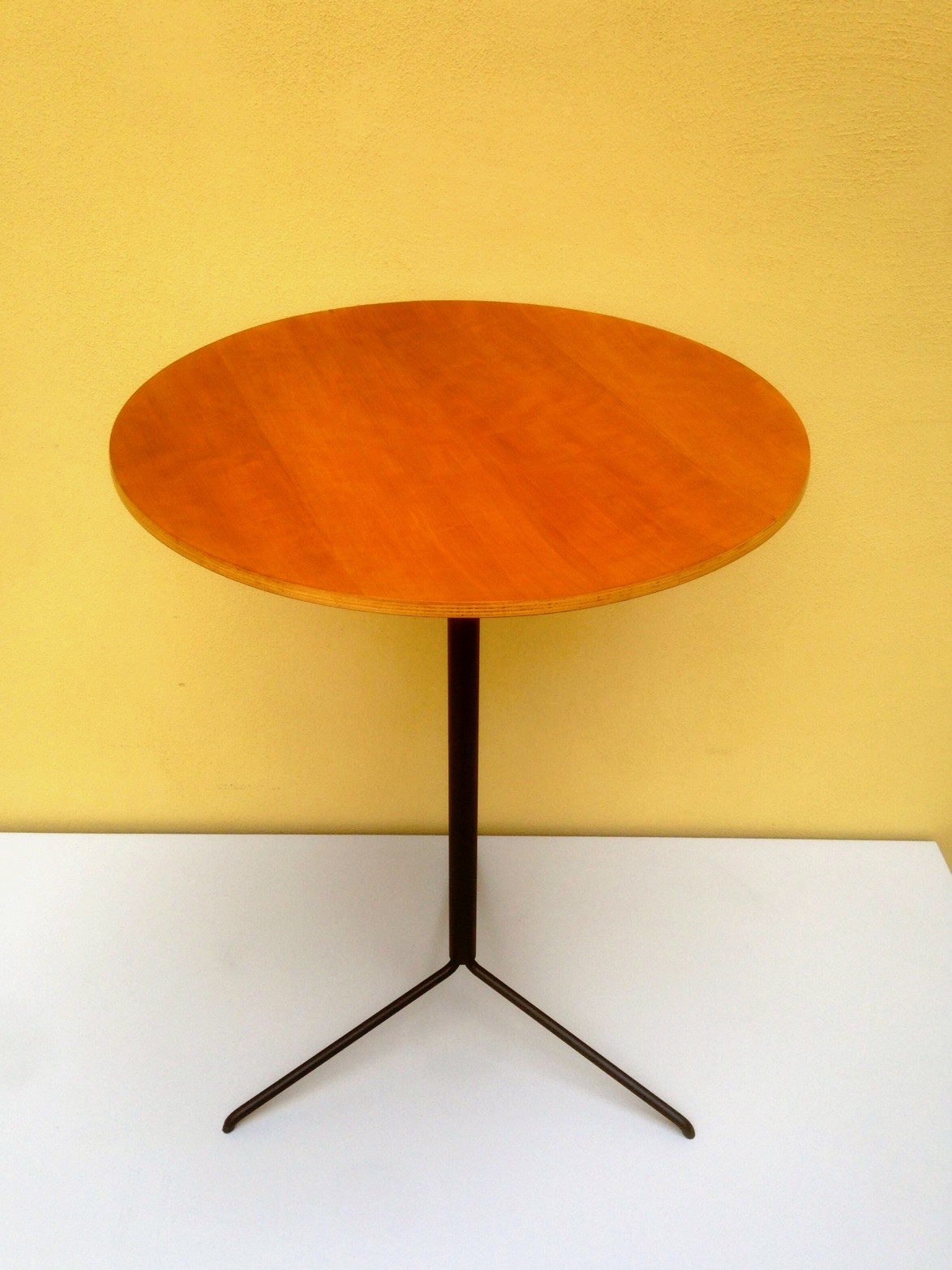 1950s. Osvaldo Borsani for Tecno - Occasional Table 1950s. Osvaldo Borsani for Tecno - Occasional Table