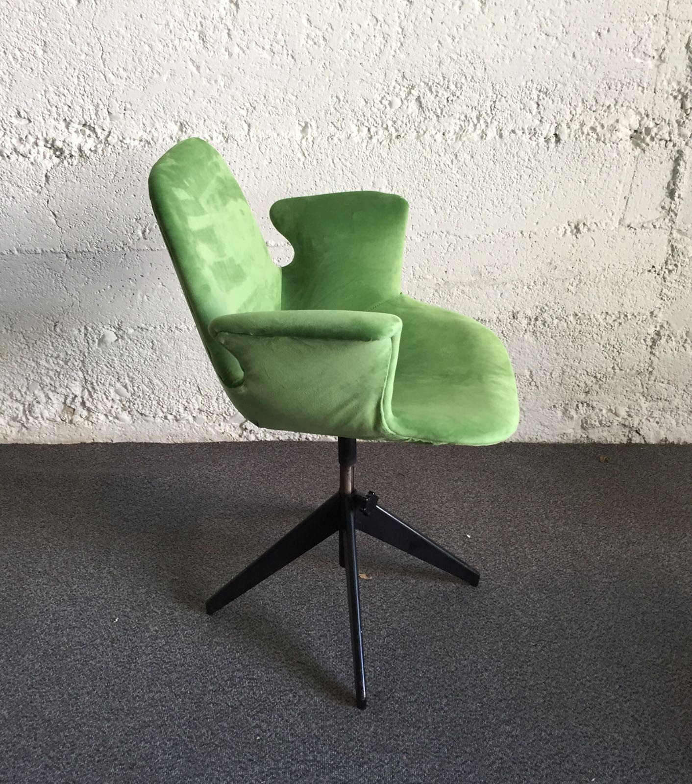 Medea Swivel Chair