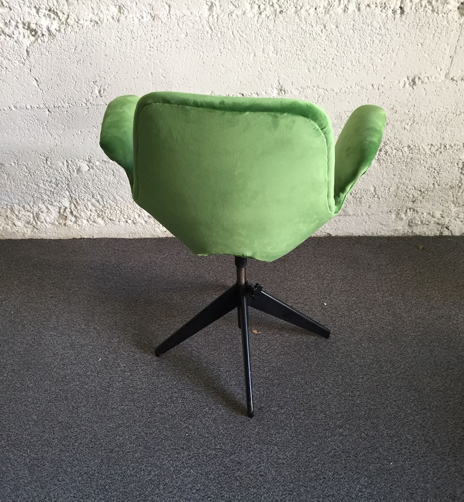 Medea Swivel Chair