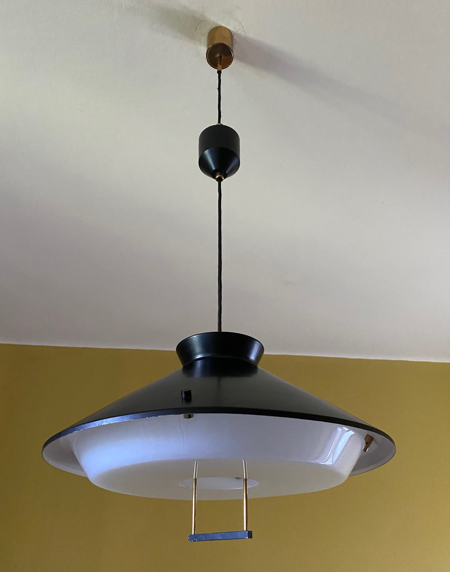 1950s Counter balance pendant light by Stilnovo