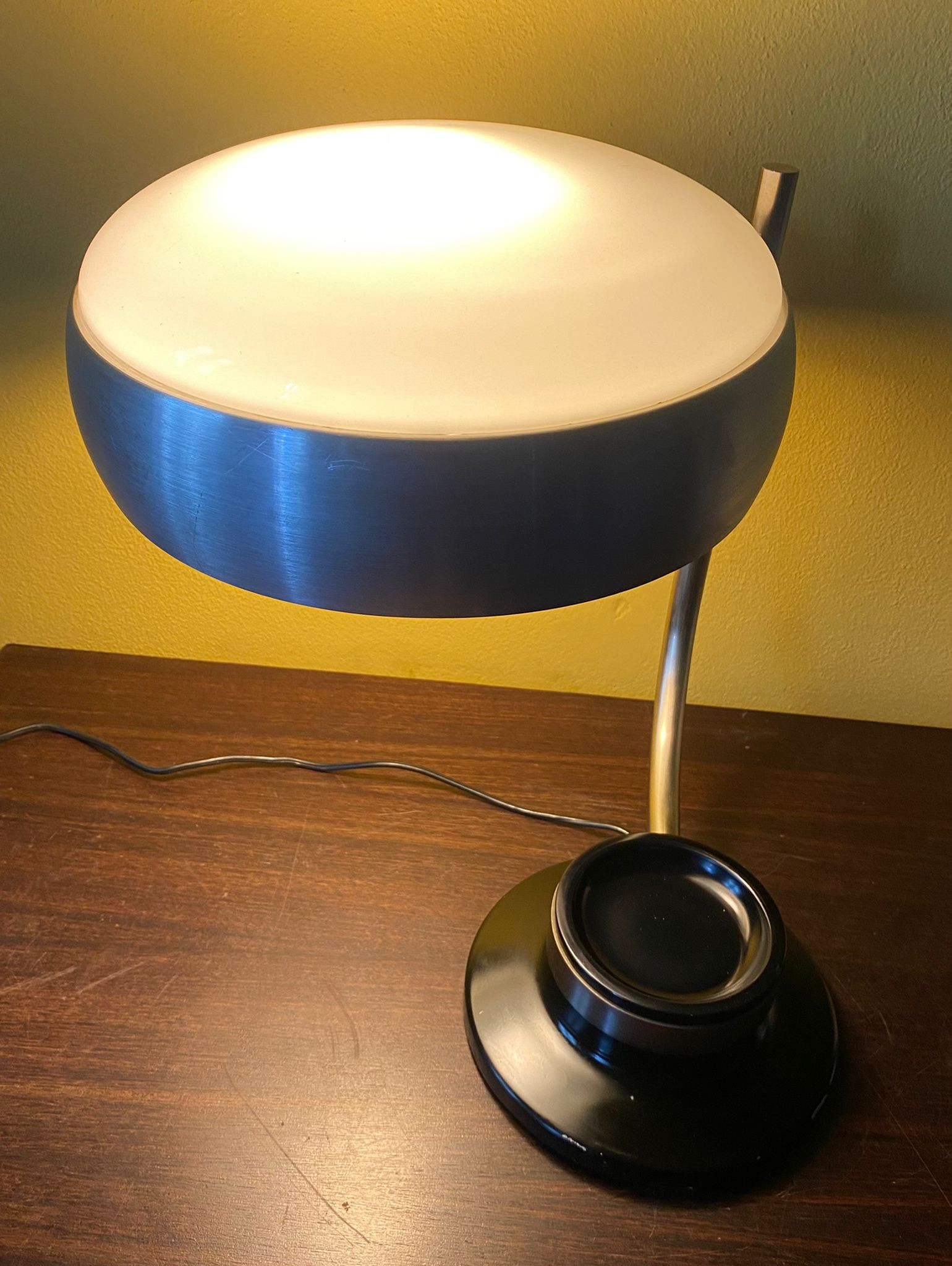 OSCAR TORLASCO "MOD 729" TABLE LAMP WITH WHITE GLASS