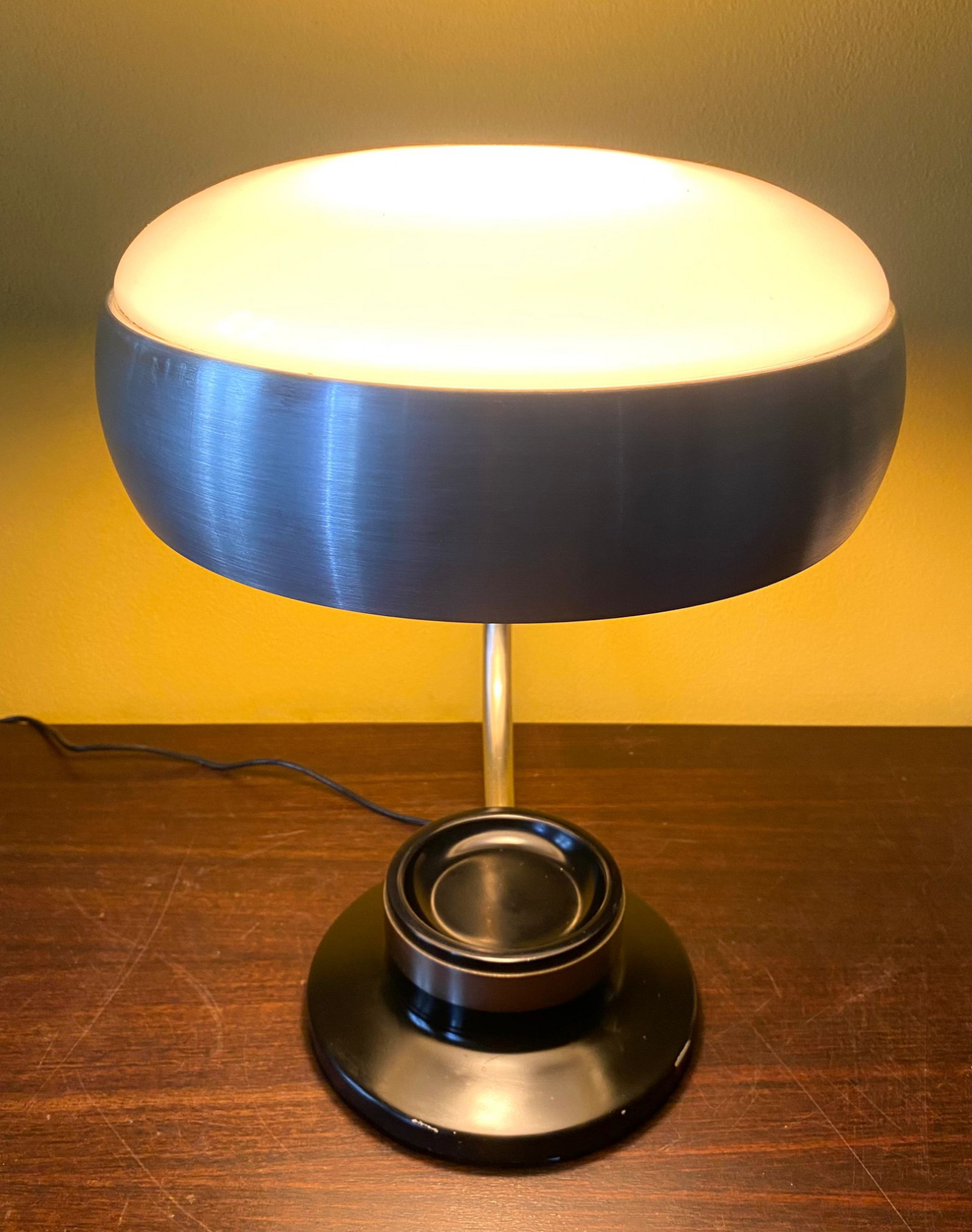 OSCAR TORLASCO "MOD 729" TABLE LAMP WITH WHITE GLASS