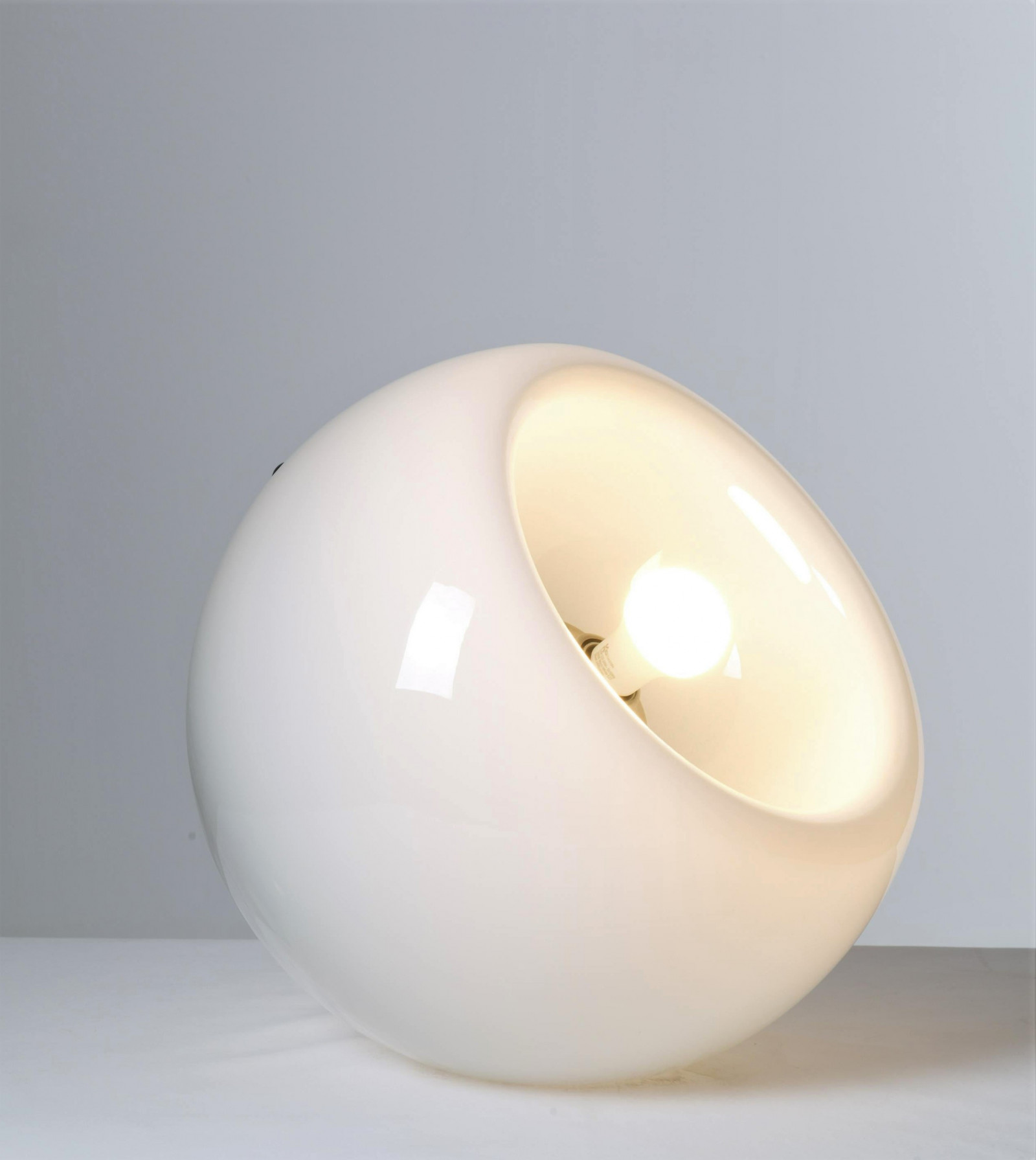 Eleonore Peduzzi Riva - Artemide -   Vacuna Lamp